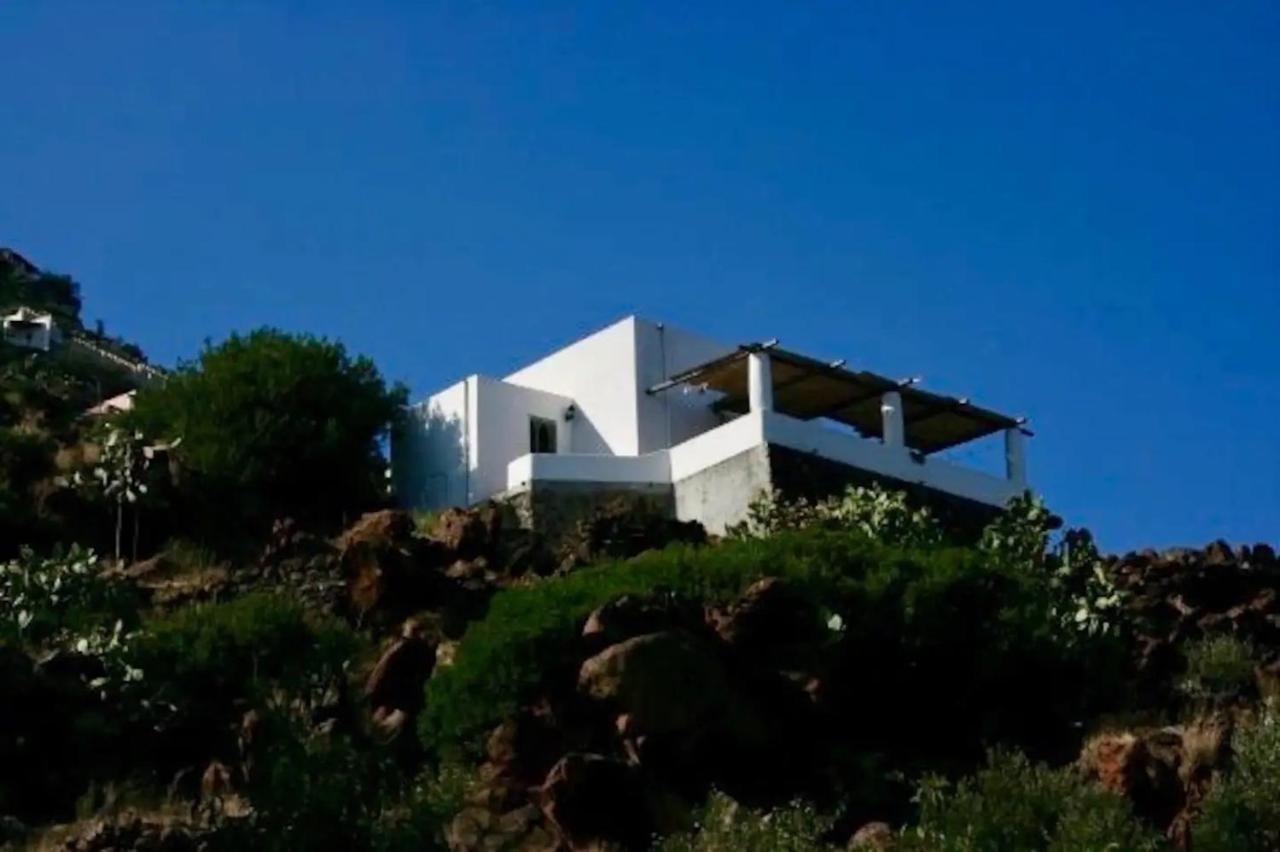 فيلا The House Of The Rock Alicudi المظهر الخارجي الصورة